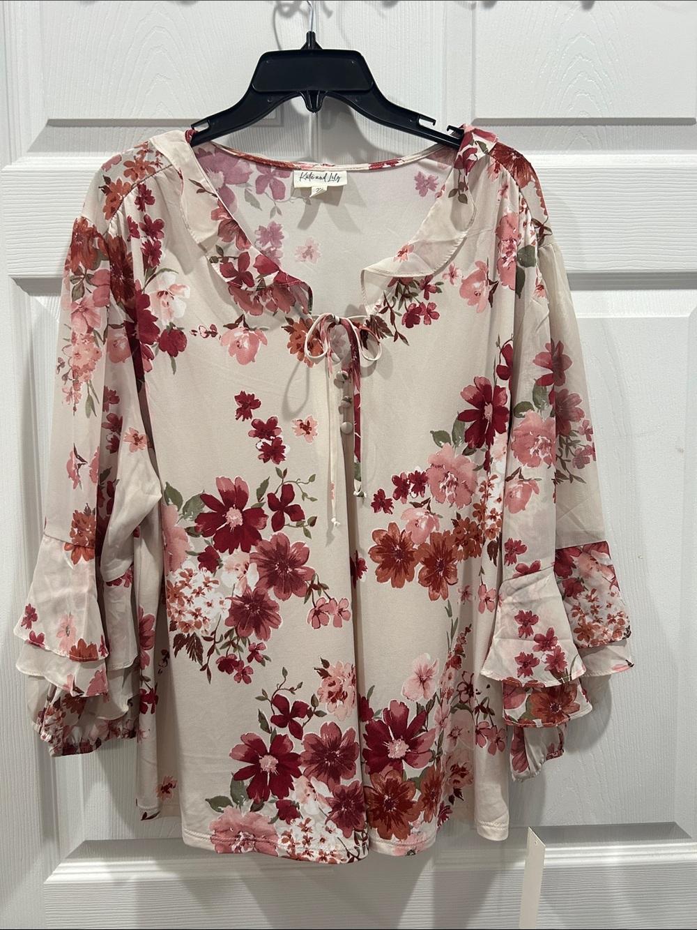 NWT Kate and lily Floral Tie-Neck Blouse - Cream with Pink & Burgundy Flowers